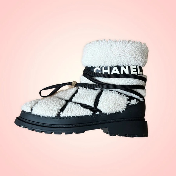 Chanel fur logo black & white snow boots (Sz 38.5) - Picture 10 of 10